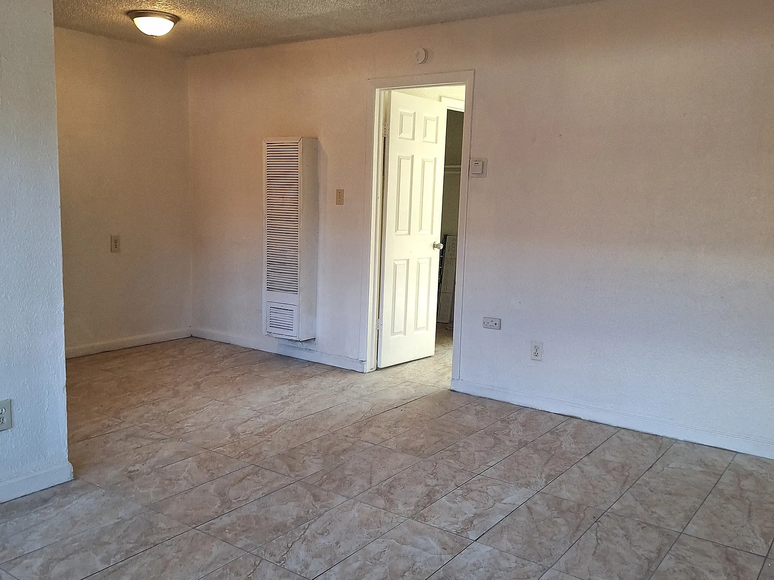 2423 Boxwood St — Photo 3