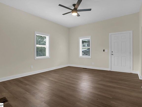 5th image of 113 Hammett St