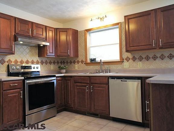 2nd image of 404 Wiltshire Dr