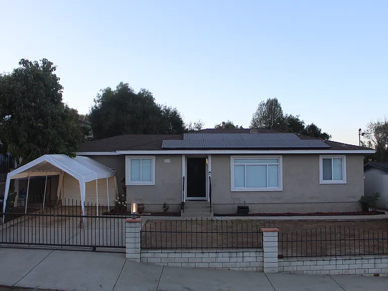215 Almond St — Photo 1
