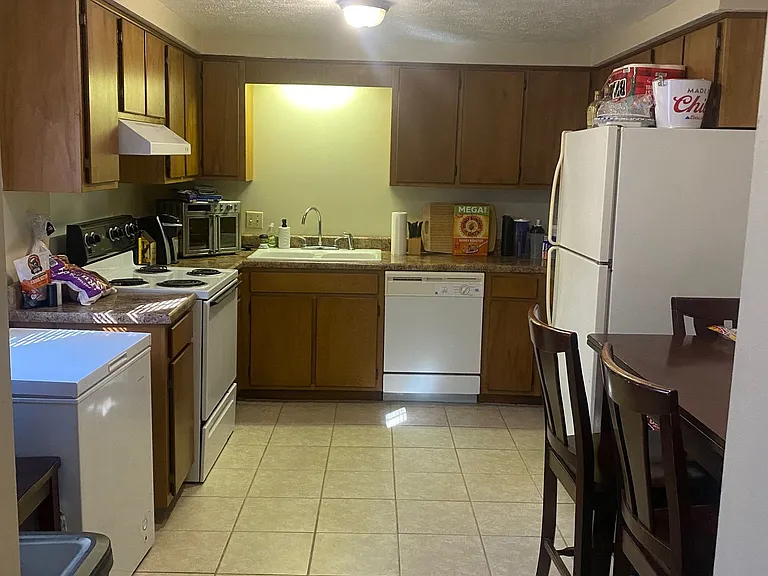 429 E Lee Blvd #3 — Photo 2