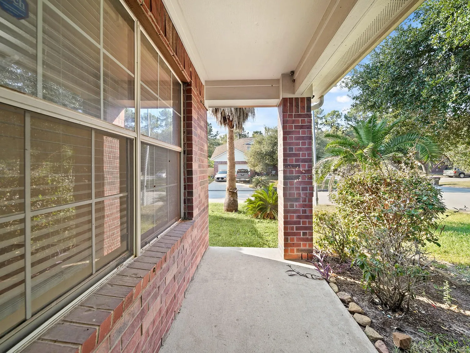 4 bed, 2.5 bath, 2336 sqft, $2,250 — Photo 3