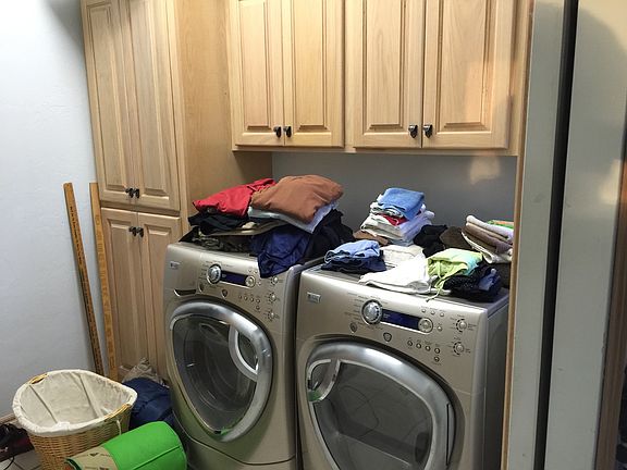 3rd image of 912 Morning Glory Ln