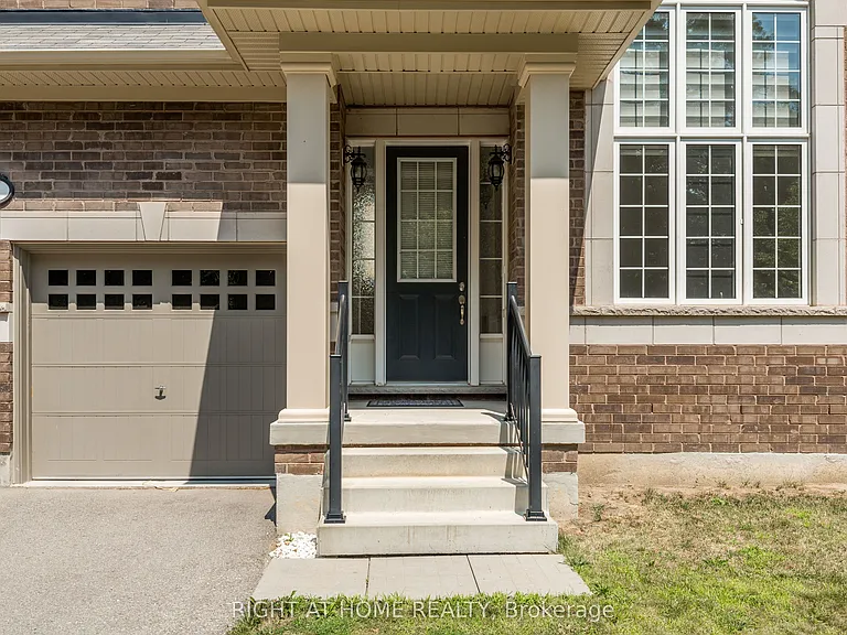 8 Monarch Dr — Photo 3