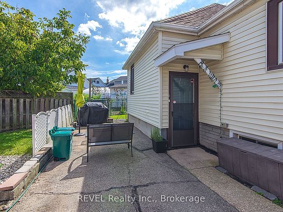 3rd image of 12 Garnet St