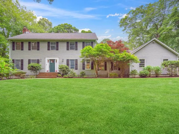 2 Broad Path, Lloyd Harbor, NY 11743