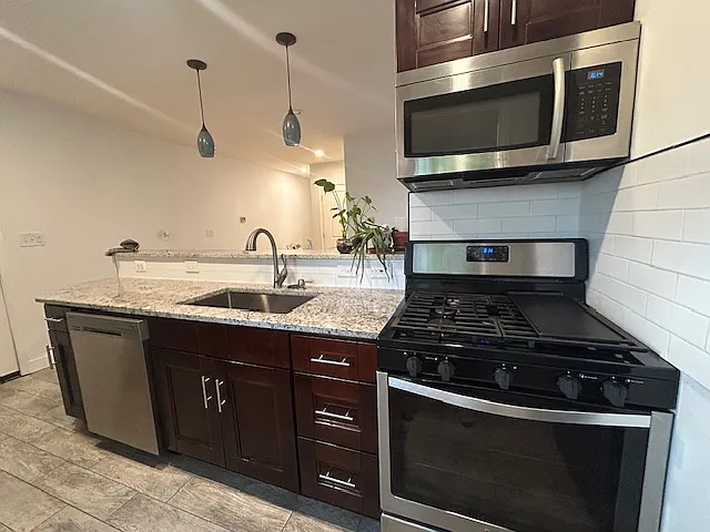 1243 Queen St NE #3 — Photo 8