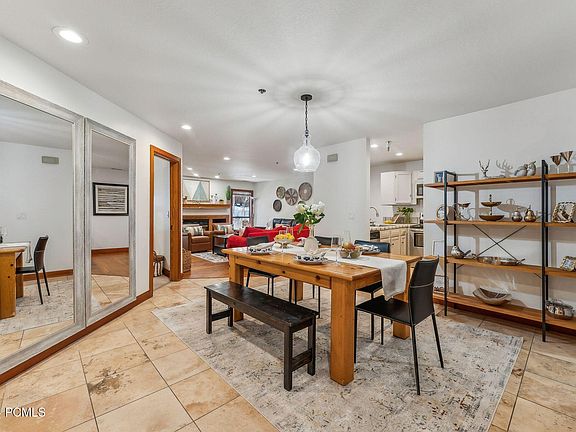 5th image of 1375 Woodside Ave #203