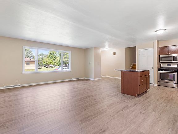 3rd image of 2202 Farris Ct
