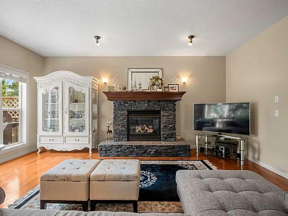5th image of 50 N Springborough Cres SW