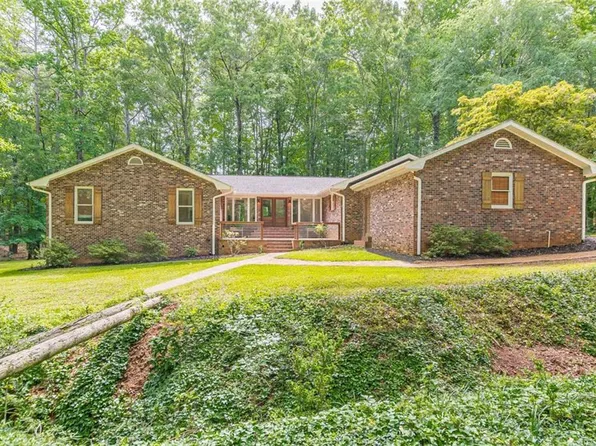 145 Horseshoe Cir, Fayetteville, GA 30215