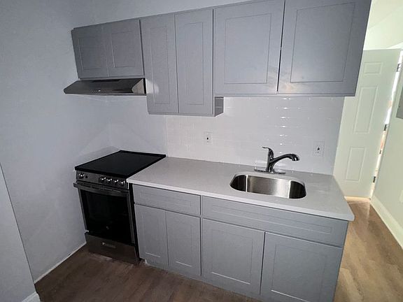 4th image of 827-829 W Linden St #827-2