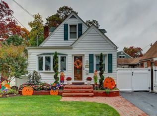 366 Allen St, Oceanside, NY 11572