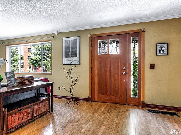 5th image of 12743 Phinney Ave N