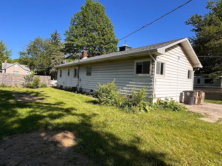 2803 Queen St — Photo 30