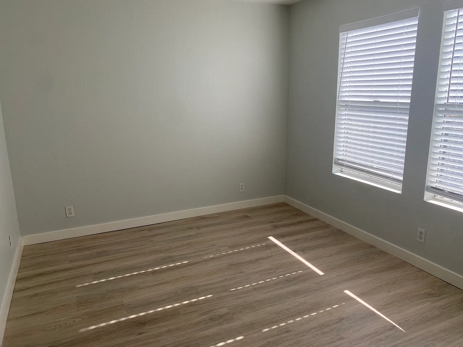 2 bed, 900 sqft, $3,100 — Photo 4