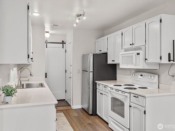 4th image of 4120 212th Street SW #B206