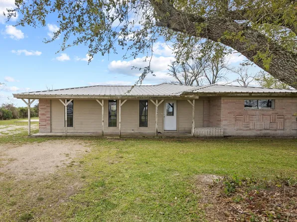 19961 Englin Rd, Winnie, TX 77665