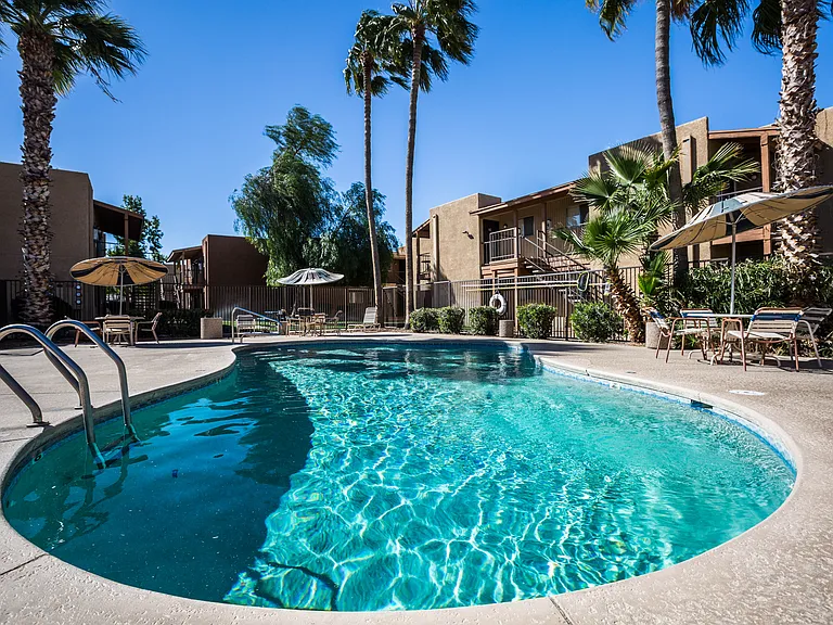 Las Brisas Apartment Homes — Photo 14