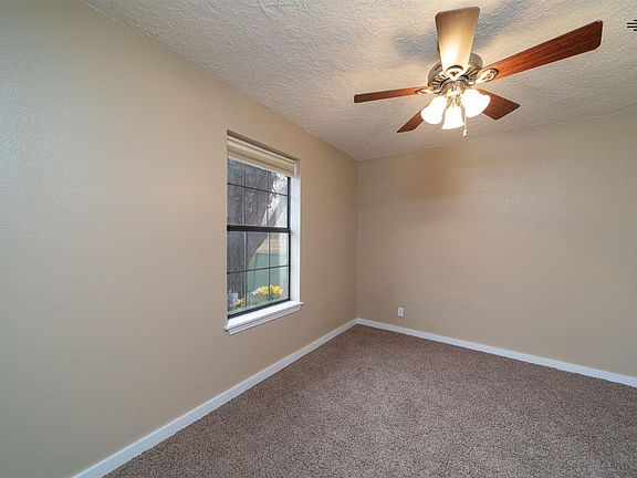 4th image of 410 S Abilene Ave