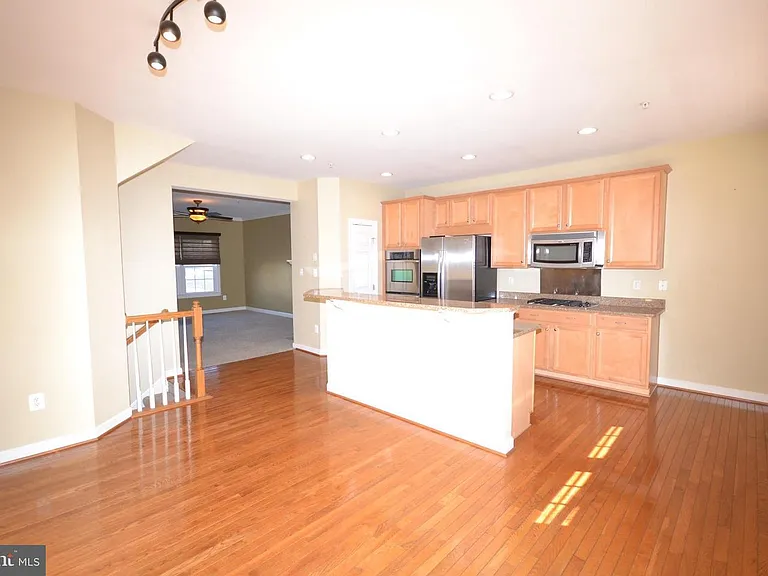 8921 Amelung St — Photo 3