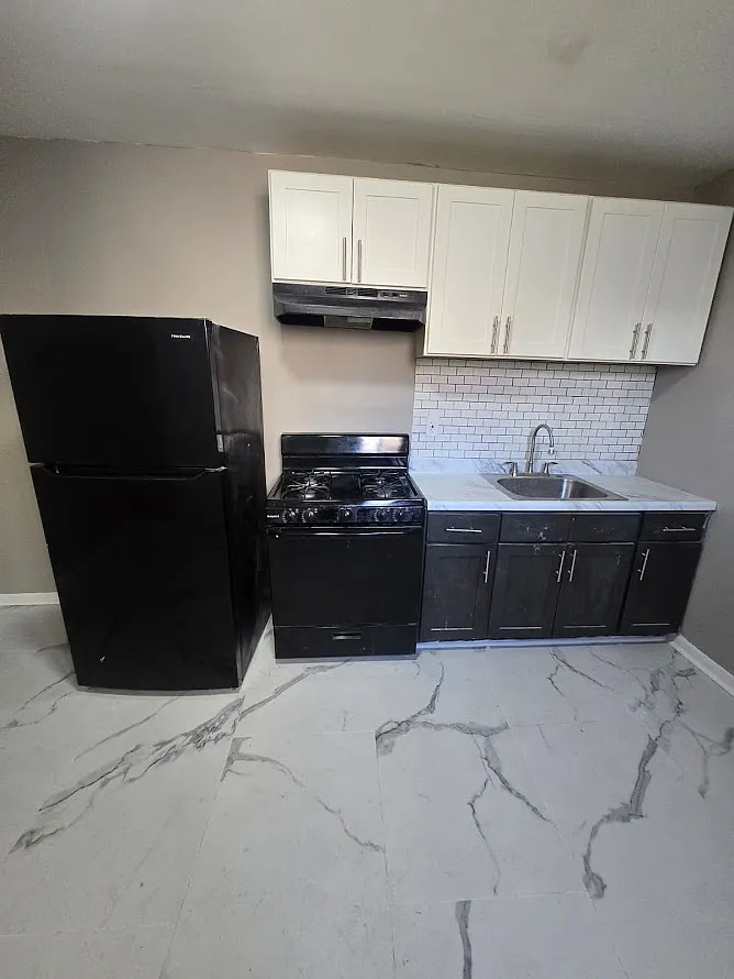 Building Photo - 428 River St #1A