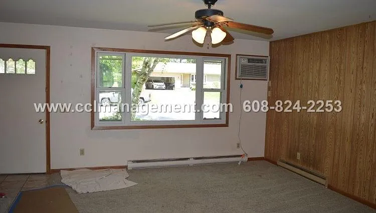 3 bed, 1.5 bath, 1900 sqft, $1,995 — Photo 4