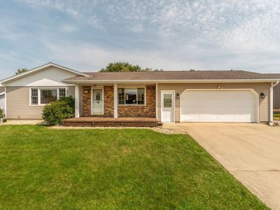 5813 Applewood Dr, Waterloo, IA, 50701
