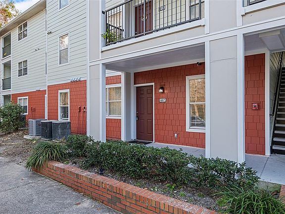 2nd image of 2360 SW Archer Rd APT 607