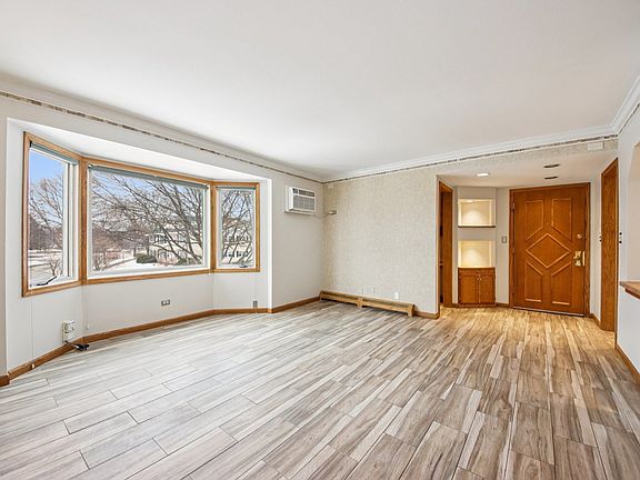 5th image of 527 W Eastman St APT 2C