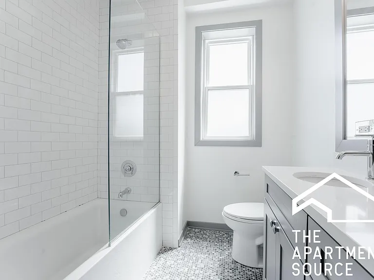 2806 N Mozart St #1R — Photo 6