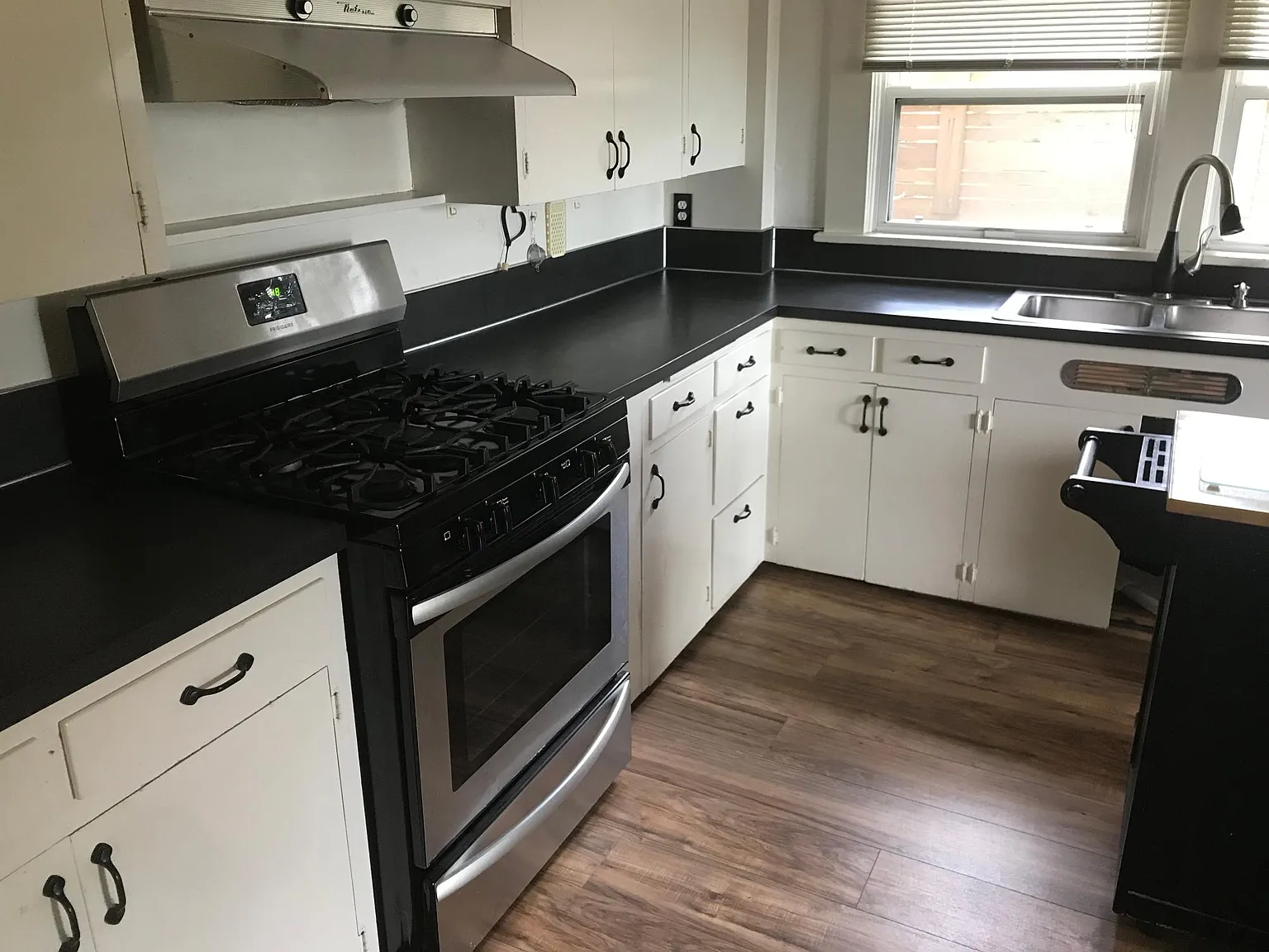 1 bed, 900 sqft, $1,450 — Photo 2