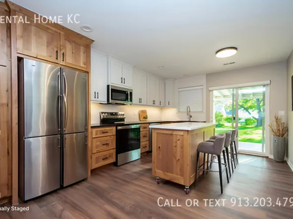 7620 Robinson St, Overland Park, KS 66204