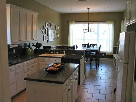 Kitchen/Breakfast Nook