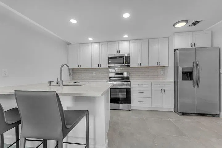 2 bed, 900 sqft, $3,300 — Photo 4