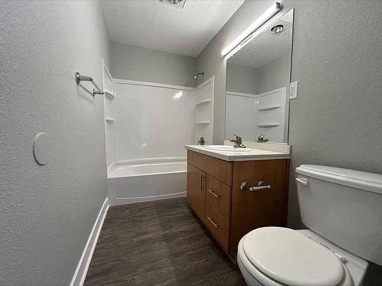 The Circle Apartments at Long Beach — Photo 86