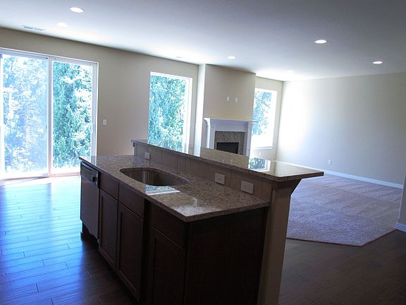 5th image of 1321 34th St SE