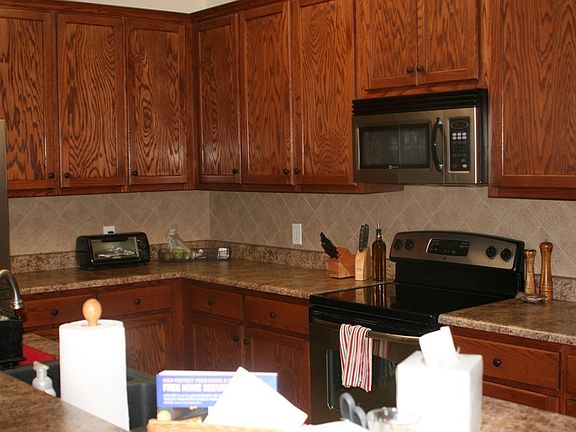 3rd image of 211 Karen Dr