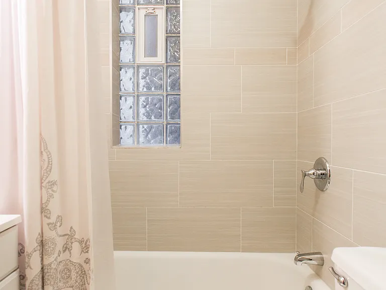 2241 N Seminary Ave #1 — Photo 22