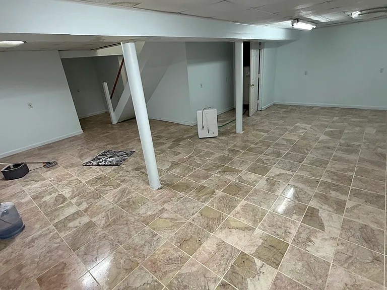 235 Village Green Ln — Photo 38
