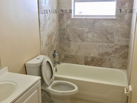 3rd image of 1750 NE 191st St APT 512