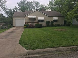 8703 Grande Pas Rd, Kansas City, MO 64114