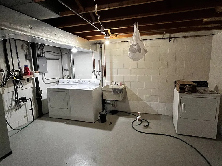 1215 State St #5 — Photo 12