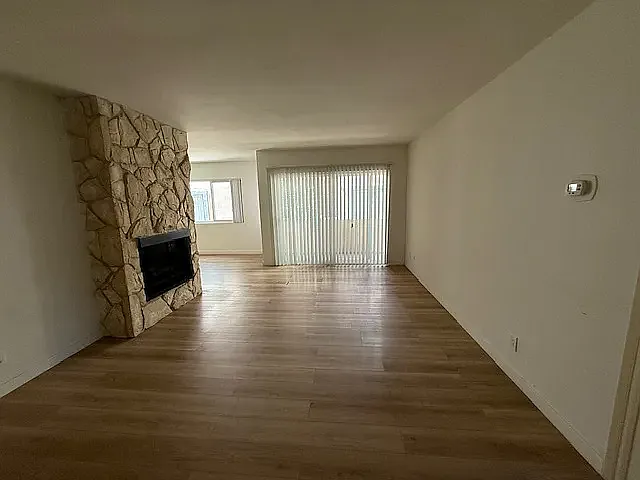 5210 Zelzah Ave. — Photo 15