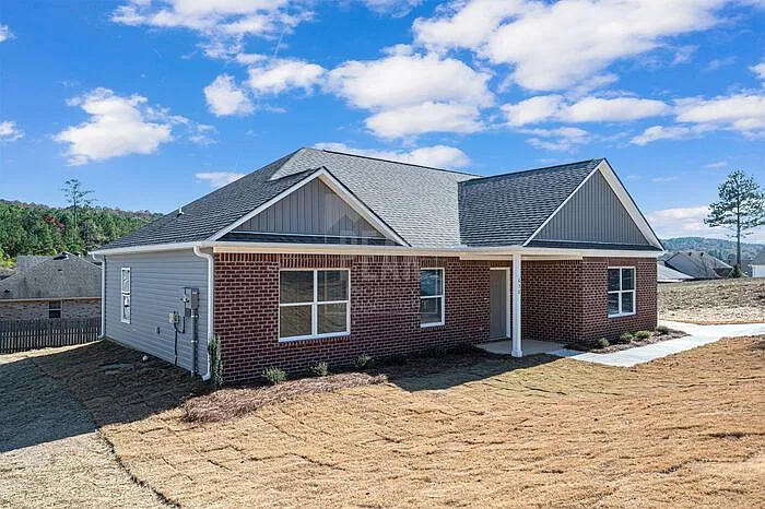 3 bed, 2.0 bath, 1400 sqft, $1,590 — Photo 2
