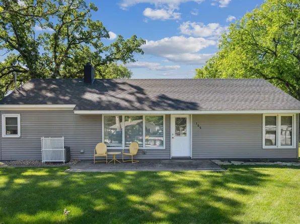 105 Oak Ct, Manchester, IA 52057
