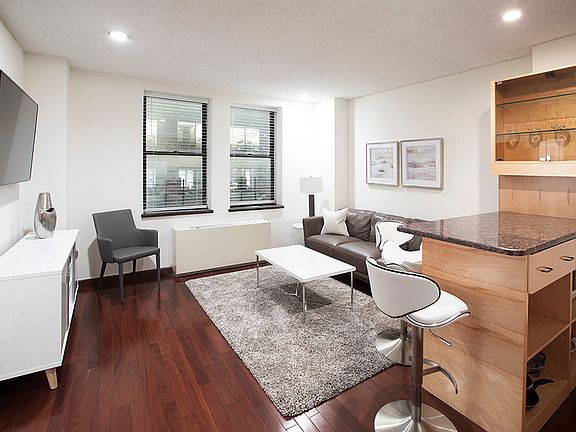 2nd image of 150 W 51st St APT 927