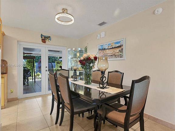 4th image of 1901 SW 90th Ave