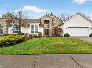 332 Gretna Green Dr, Highland Heights, OH 44143