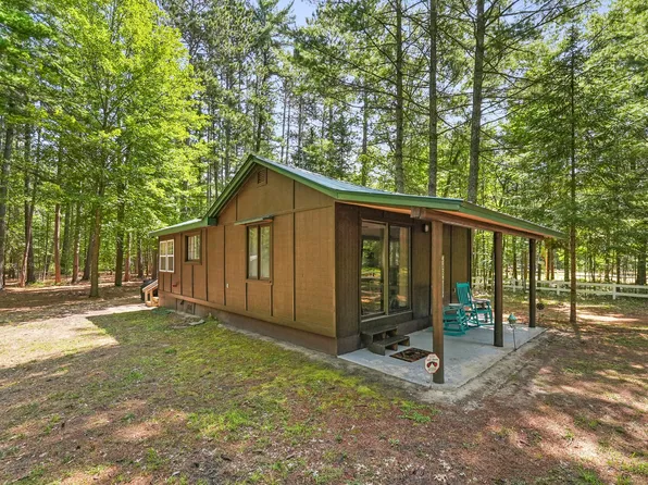 4394 E Higgins Lake Dr, Roscommon, MI 48653